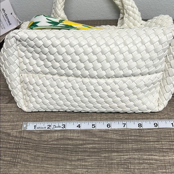 Ahdorned | Vegan Tote Bag w/ Lemon Removable Crossbody Strap 🍋 - Picture 14 of 16
